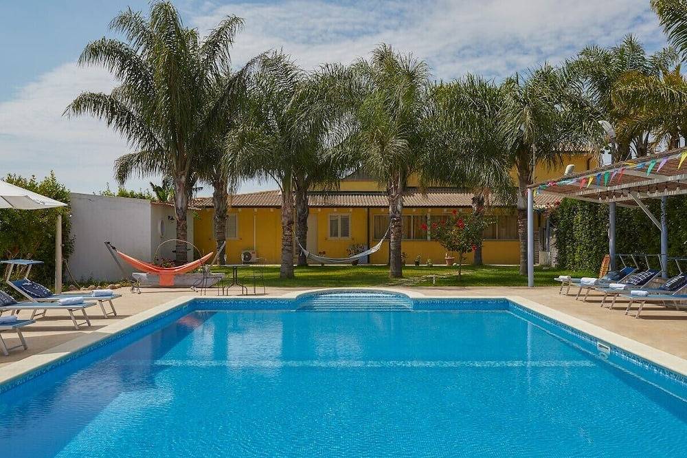 Dos apartamentos en la villa in Santa Maria del Focallo, Ispica