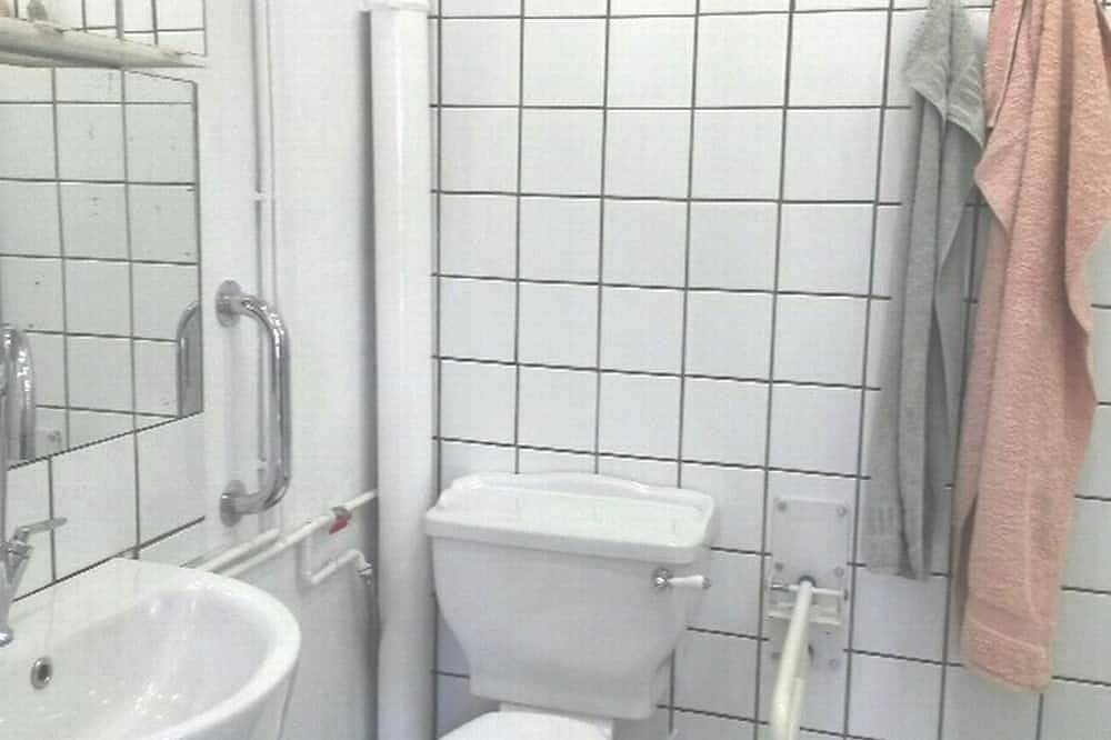 Ground Floor Swiss Styled Small Cottage with Disabled Access in Le Poujol-sur-Orb, Région de Béziers
