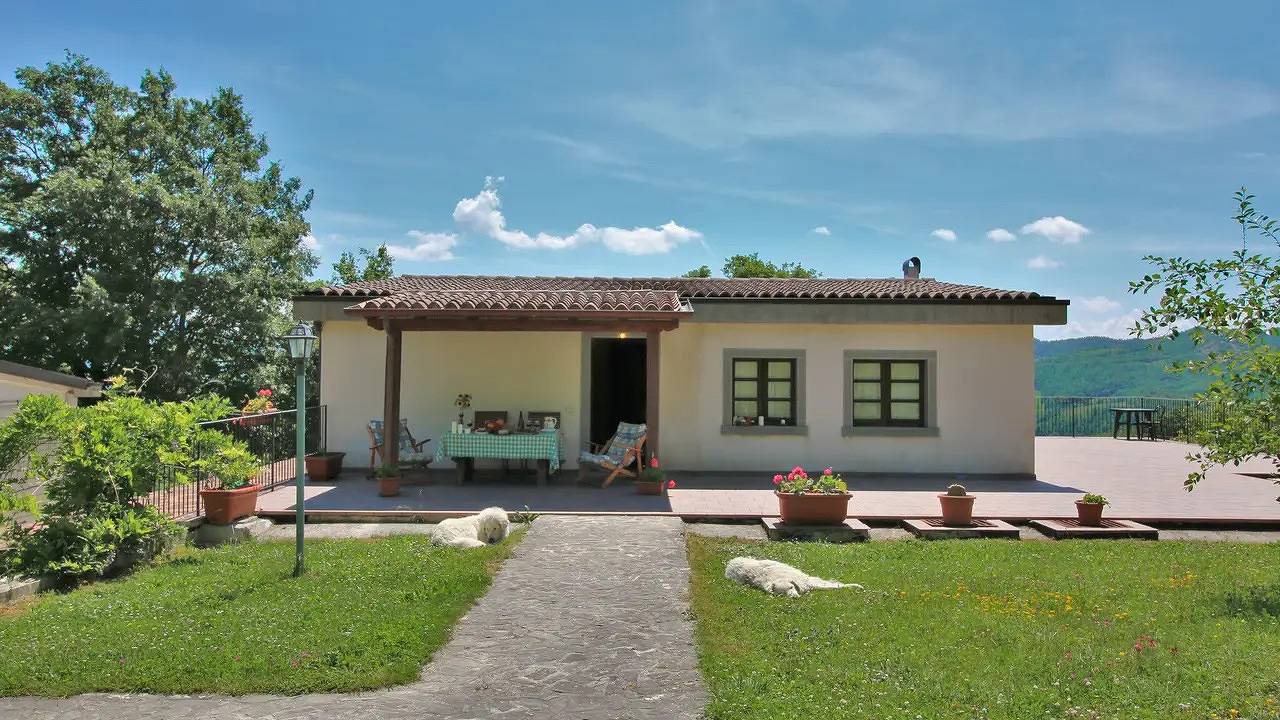 Agriturismo per 5 persone con terrazza in Apecchio, Valle del Metauro