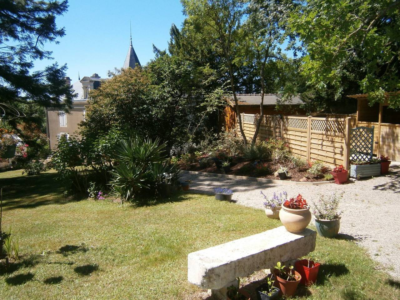 Logis la Folie - Chambre Camelia in Mareuil-sur-Lay-Dissais, Région de La Roche-sur-Yon