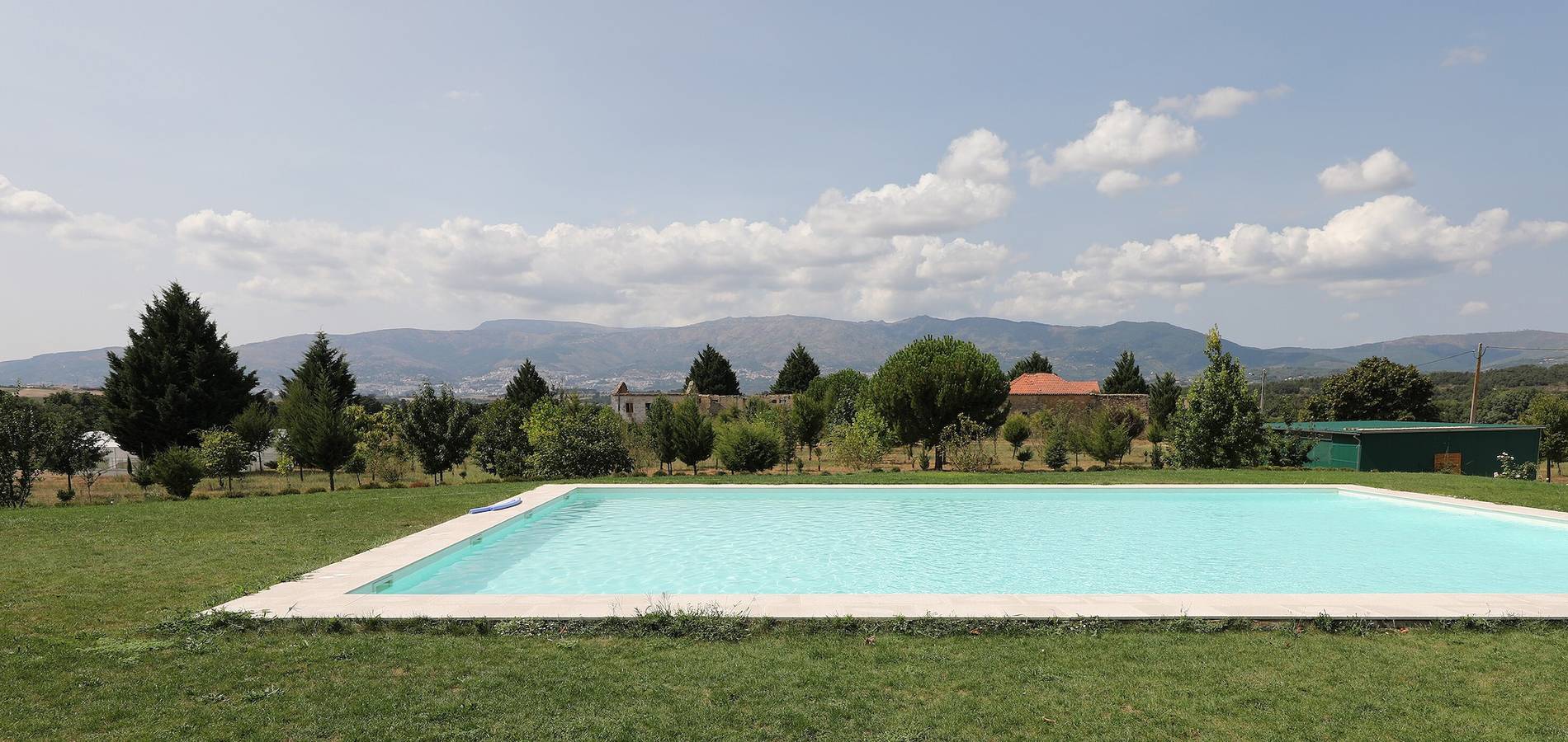 Apartamento inteiro, Apartamento 'Saqa Organic Farm' com Vista Montanha, Wi-Fi e Ar Condicionado in Peraboa, Serra da Estrela