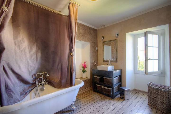 Location de vacances pour 11 personnes, avec jardin à Santa-Lucia-di-Moriani - 2