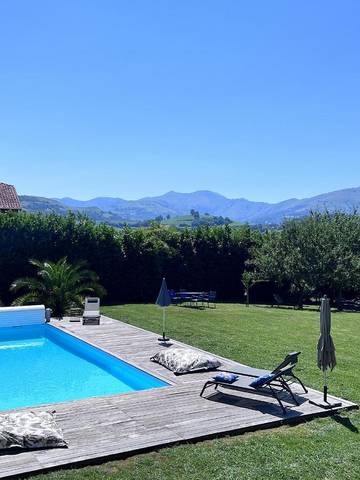 Gîte pour 7 personnes, avec jardin et piscine à Çaro