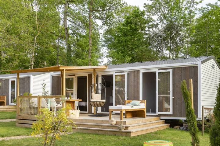 Camping pour 4 personnes, avec piscine ainsi que terrasse et jardin, animaux acceptés dans le Loir-et-Cher
