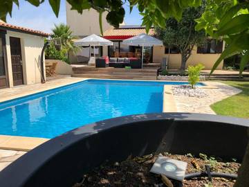 Villa pour 8 personnes, avec vue ainsi que piscine et jardin à Marseillan