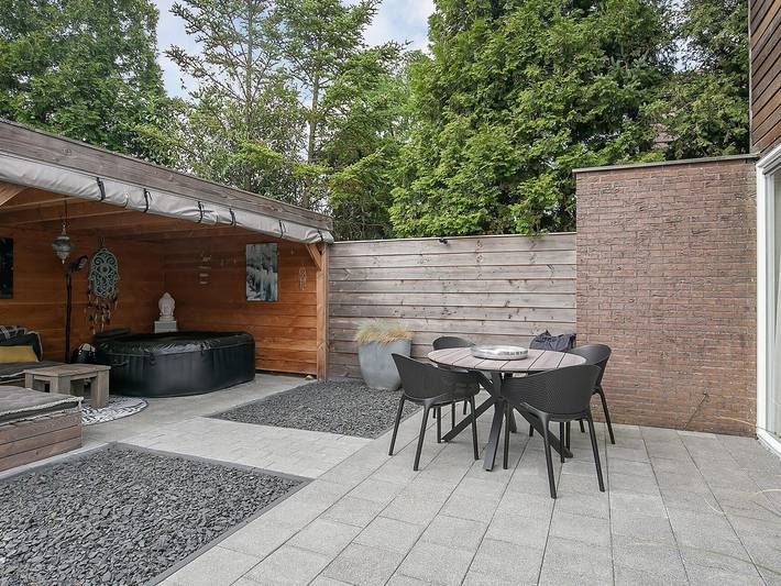 Ferienhaus für 6 Personen, mit Whirlpool und Terrasse sowie Garten in Grou