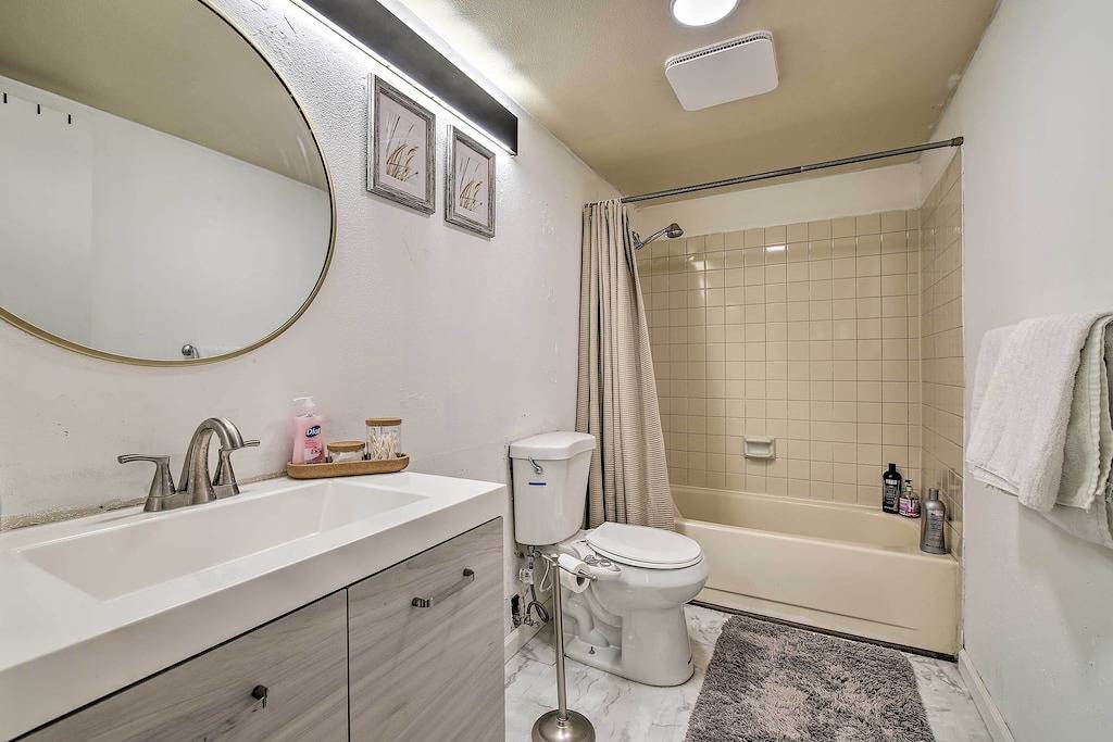 Ganze Wohnung, Heart of Seattle's Suburbs! Family-Friendly Condo in Renton, Lake Washington