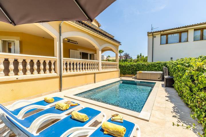 Villa für 10 Personen, mit Garten und Whirlpool sowie Terrasse in Alcúdia