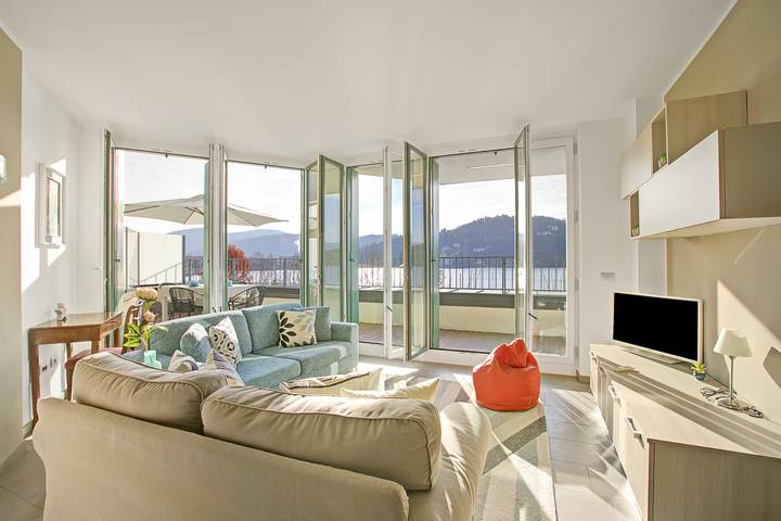 Gîte pour 4 personnes, avec vue sur le lac et balcon, adapté aux familles à Laveno-Mombello - 2