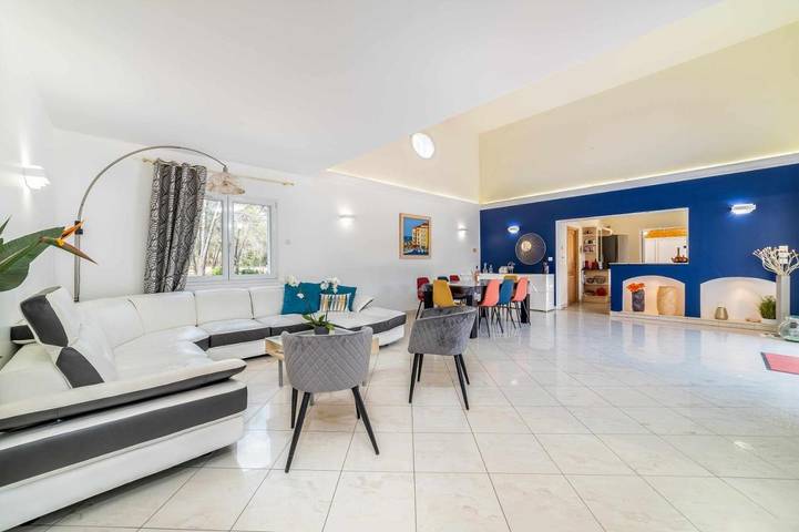 Chalet para 16 personas, con vistas al lago y piscina además de vistas y jardín - 1