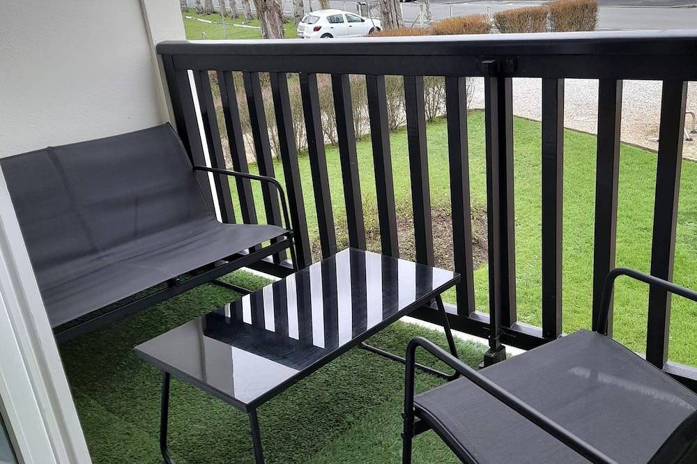 Entire apartment, Refurbished T2 apartment with balcony in Villers-sur-Mer, Lisieux region