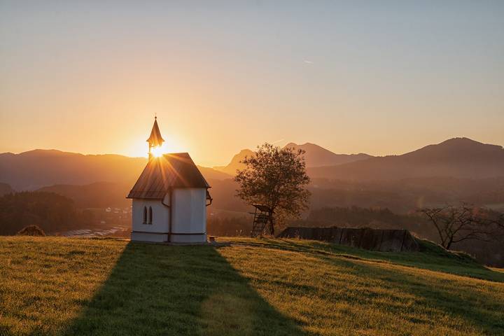 Ganze Ferienwohnung, Beim Most`l - Ferienwohnung Bergblick, Og, 50 qm, 2 - 5 Pers., 2 sep. Schlafzi., Balkon in Grabenstätt, Chiemsee