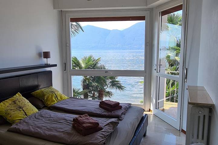 Villa Alba - Stunning Views and Direct Access to the Beach in Porto Valtravaglia, Lago Maggiore (Lombardia)