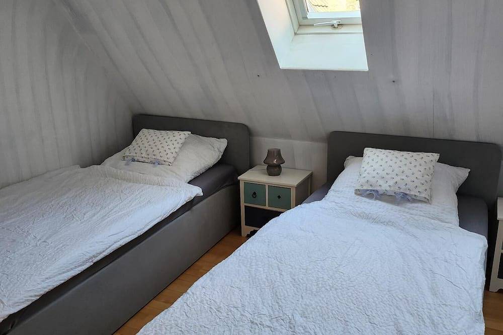 Ganze Wohnung, Großzügige Ferienwohnung in direkter Lage des historischen Ortskerns in Schonungen, Franken
