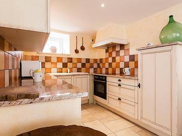 Gîte pour 3 personnes, avec terrasse et piscine à Redortiers