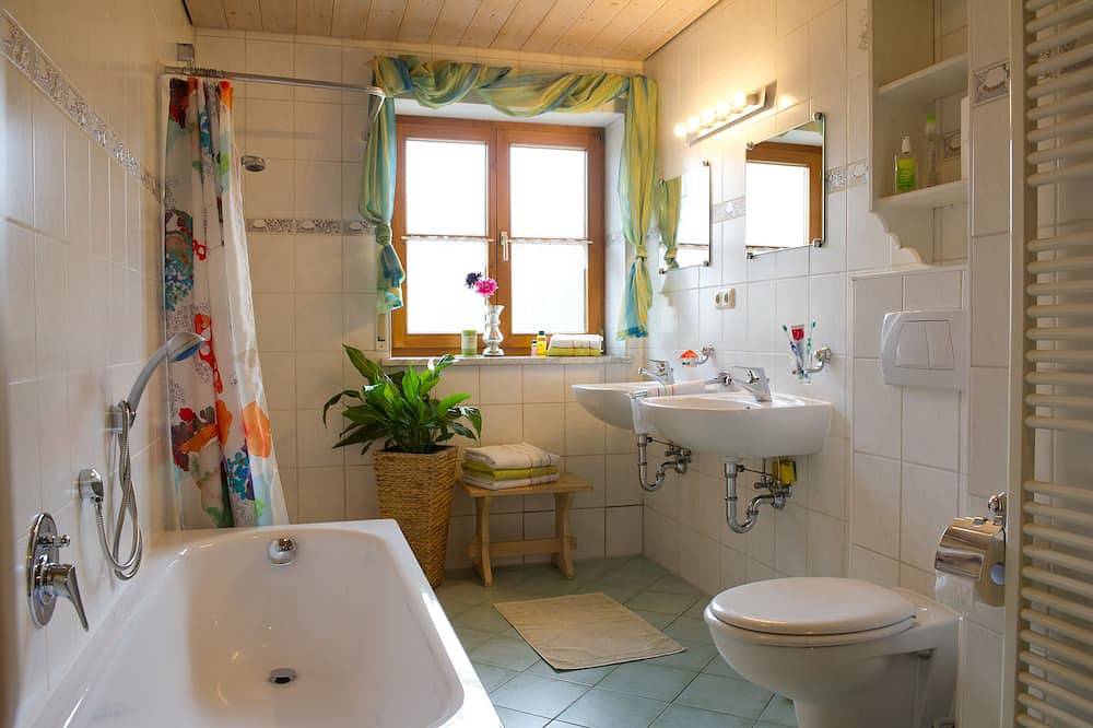 Ganze Wohnung, Ferienwohnung/App. für 4 Gäste mit 65m² in Burggen in Burggen, Romantische Straße