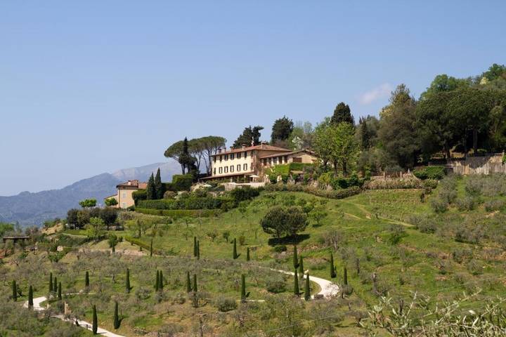 Rustico per 2 persone, con piscina e panorama nonché giardino a Lucca