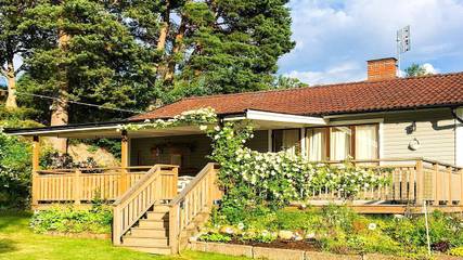 Ferienhaus für 4 Personen, mit Ausblick und Garten in Flen