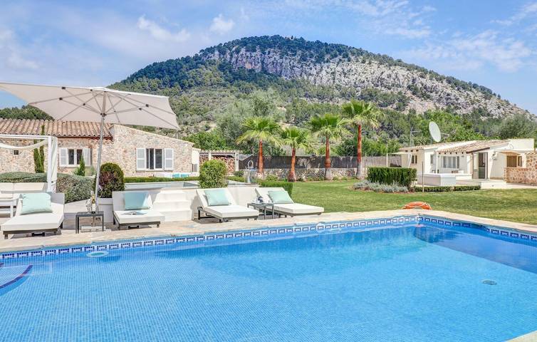 Finca mit Whirlpool für 8 Personen, mit Pool und Terrasse in Pollença