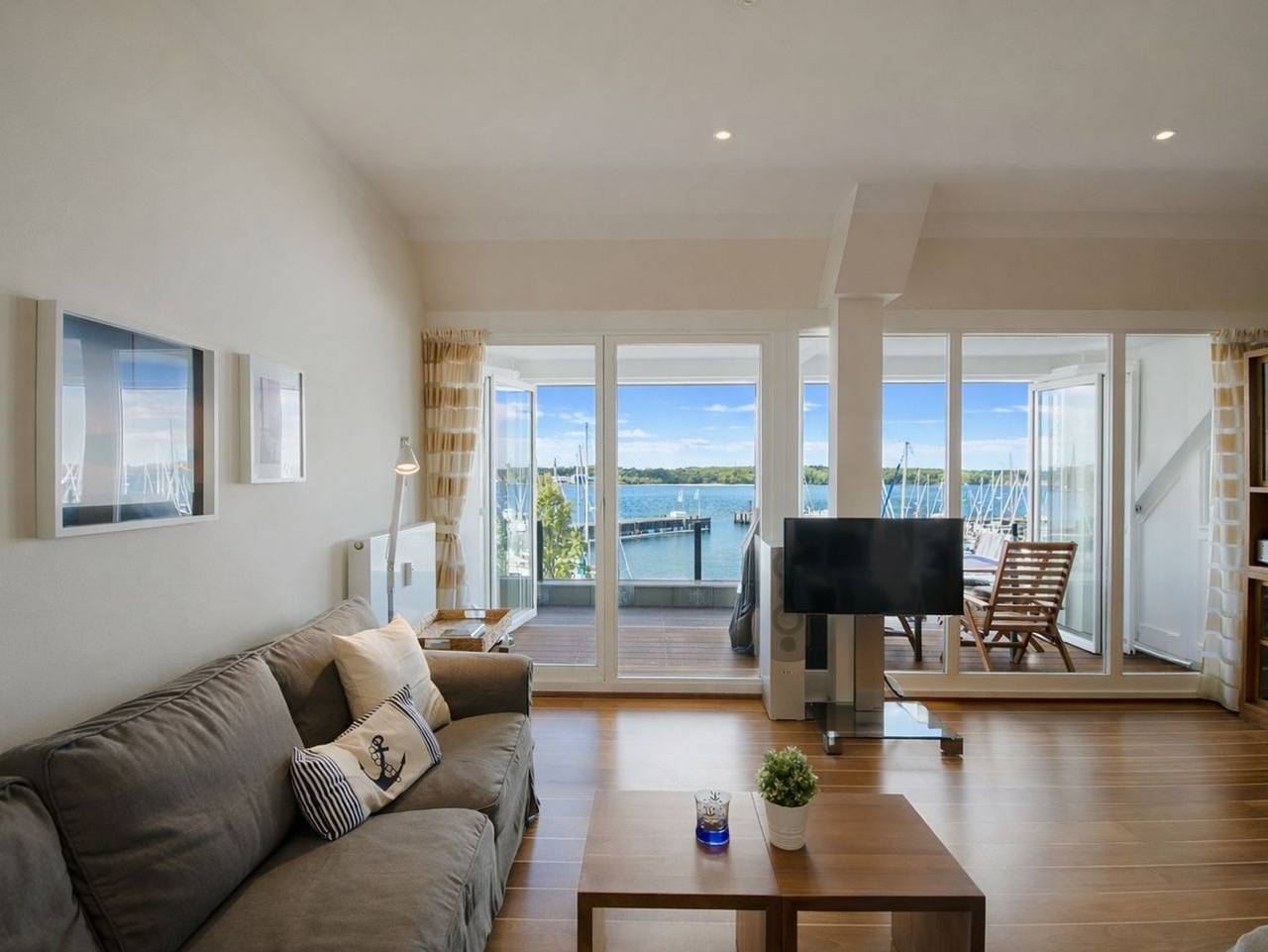 Ganze Ferienwohnung, - Baltic Lodge - Baltic Lodge / Helle Maisonette-Wohnung mit 3 Schlafzimmern u. Balkon in Mürwik, Flensburg