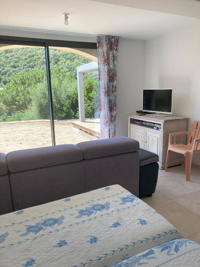 Gîte pour 6 personnes, avec jardin et vue dans Miomo - 3