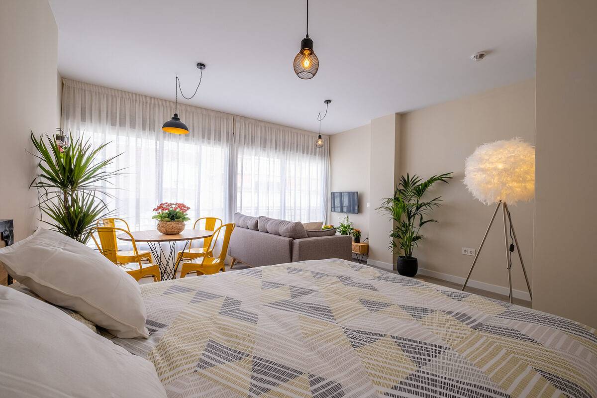 Estudio entero, Mitra Trinidad-Centro 4ºb in Málaga Centro, Málaga