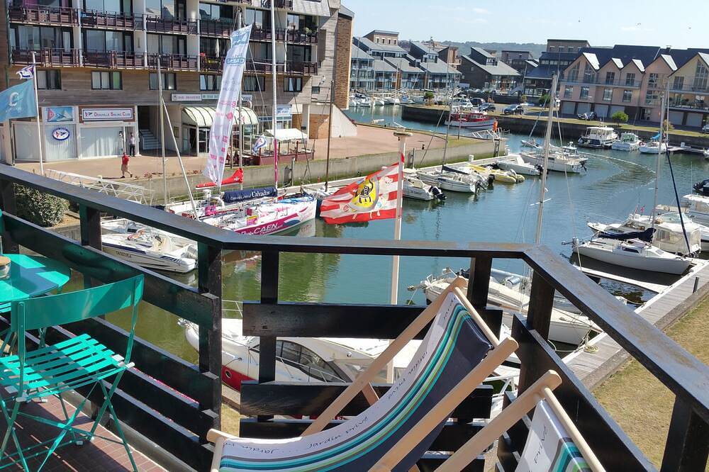 Apartamento entero, Marina Deauville Triplex de 2 a 4 pers. Vista al mar y estanque. Wifi, Tv Hd in Deauville, Region de Lisieux