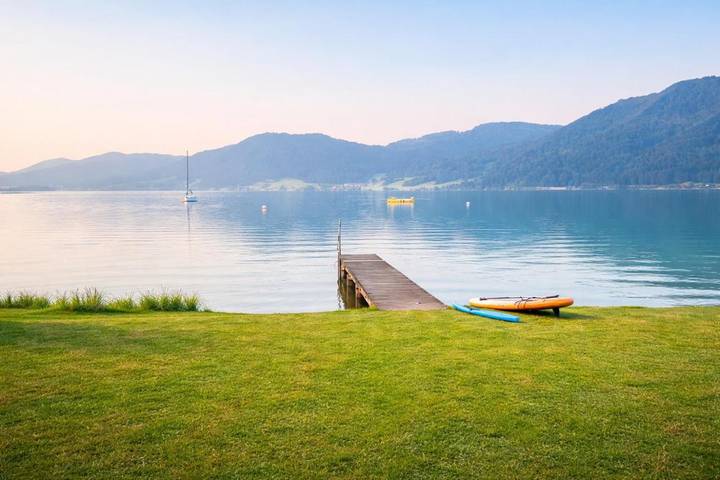 Ferienhaus für 8 Personen, mit Ausblick und Seeblick sowie Garten am Attersee
