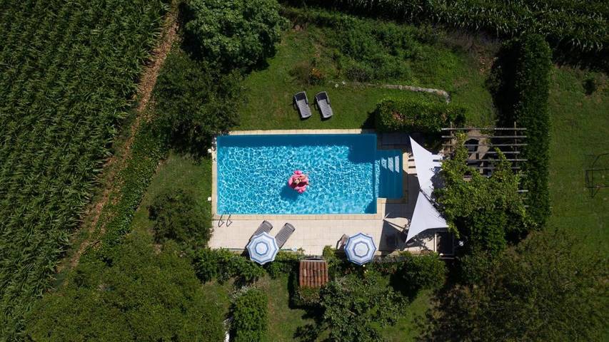 Gîte pour 5 personnes, avec Balcon et Terrasse ainsi que Jardin et Piscine à Ganties