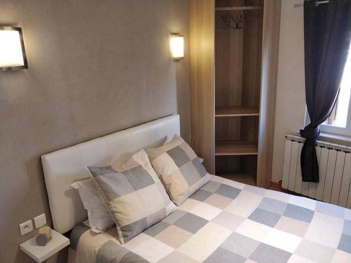 Gîte pour 5 personnes, avec vue ainsi que jardin et piscine, adapté aux familles à Lauret - 4