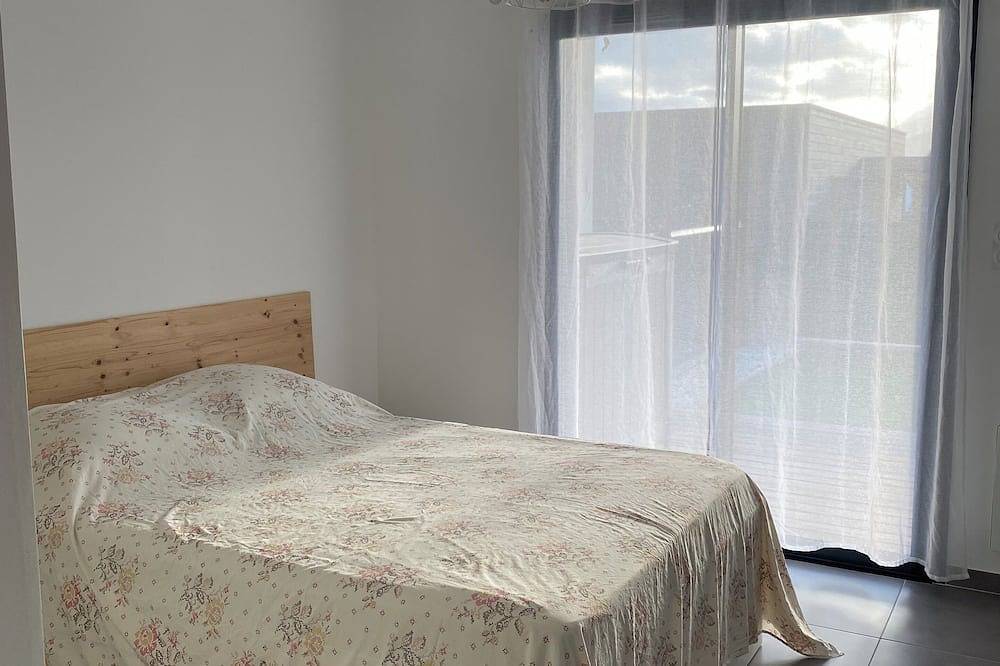 Appartement entier, Appartement T2 rez-de-jardin à 5 minutes de la mer et 2 minutes de tout commerce in Ghisonaccia, Arrondissement de Corte