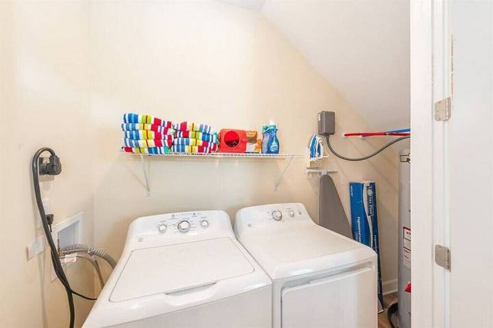 Vacation house for 18 people, with yard, with pets in Florida Keys