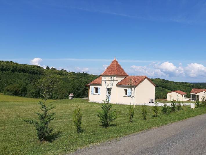 Gîte pour 5 personnes, avec piscine ainsi que jardin et terrasse