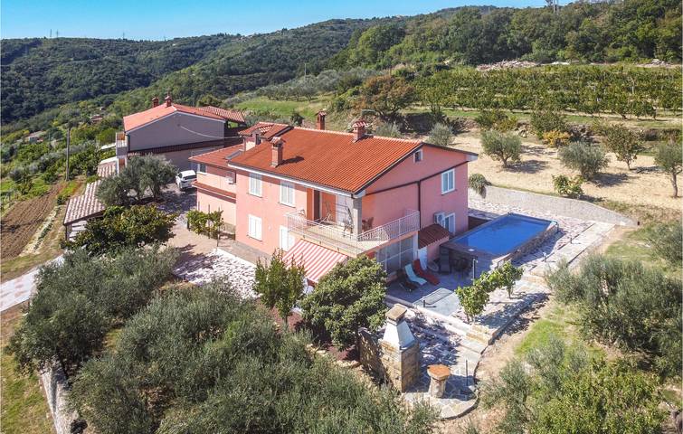 Gîte pour 8 personnes, avec sauna et terrasse ainsi que piscine et jardin à Koper - 2