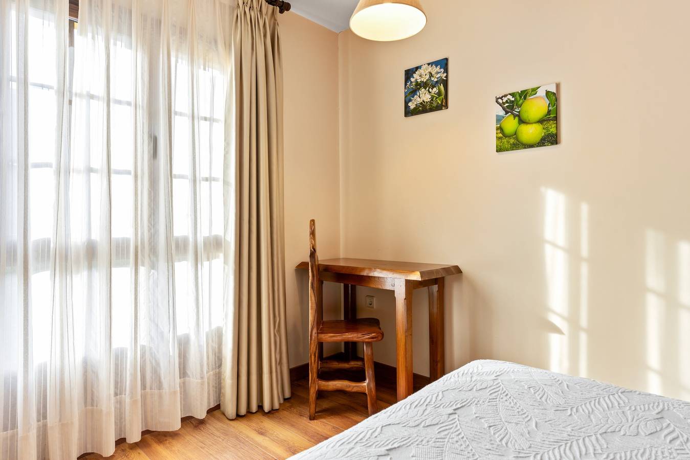 Habitación 'El Manzano' con piscina compartida, jardín compartido y Wi-Fi in Gamonedo, Cangas de Onís