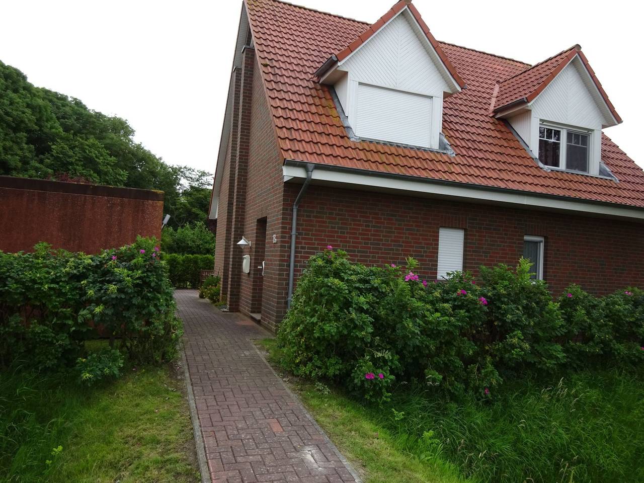 Komfortable Doppelhaushälfte und großem Garten in Dornumergrode, Dornum