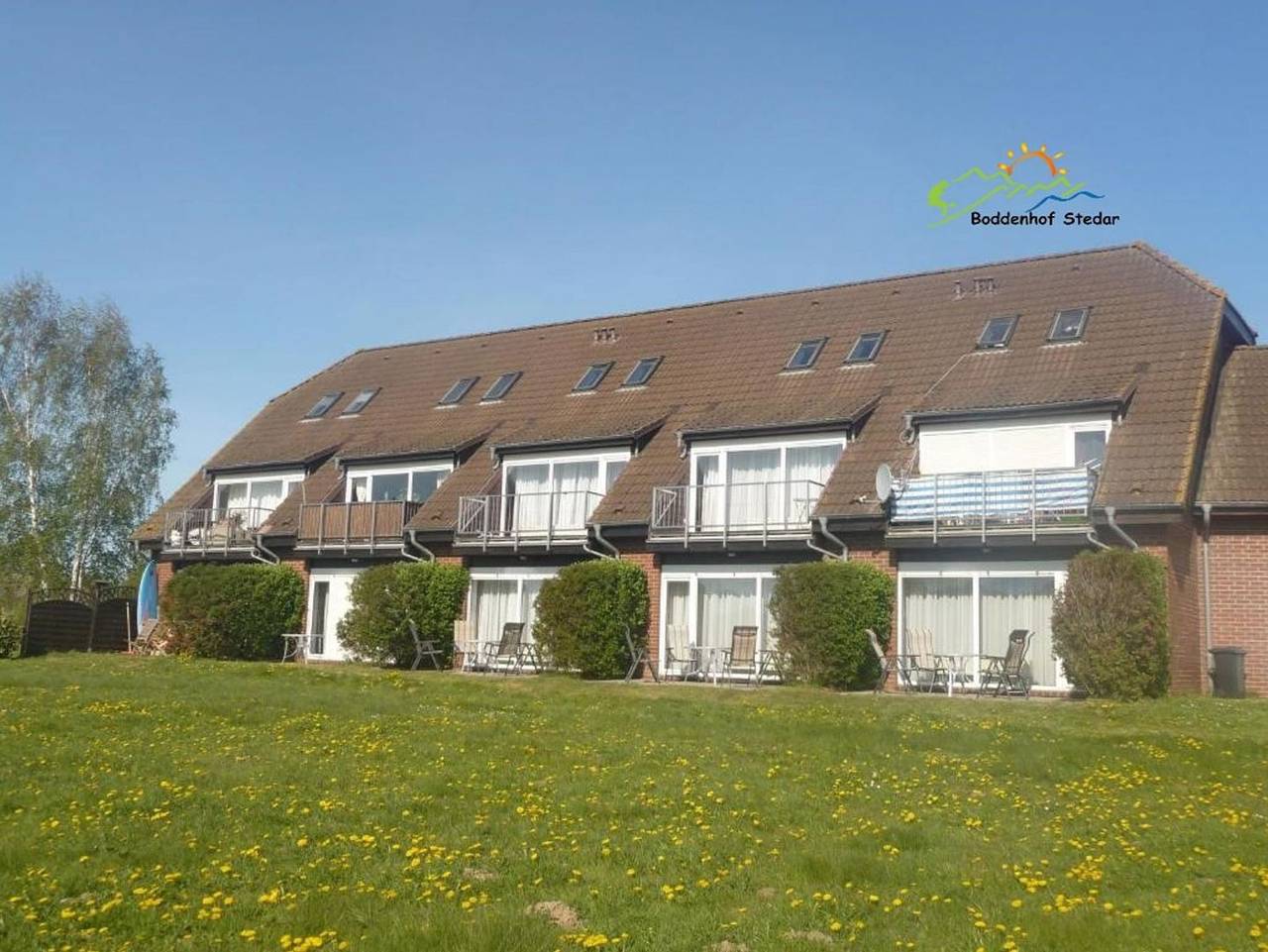 Ganze Ferienwohnung, Boddenhof Apartment 48 - Terrasse für Hundefreunde - Ferienwohnung 48 – Entspannt wohnen mit Terrasse, Wlan und Nähe zu Bergen in Buschvitz, Bergen auf Rügen und Umgebung