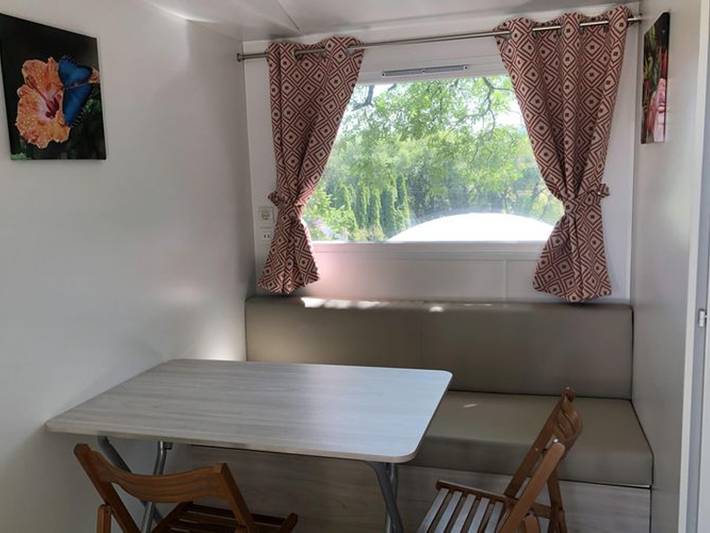 Camping pour 4 personnes, avec piscine et terrasse dans la Sarthe - 2