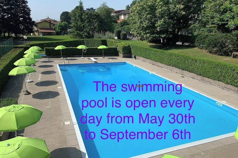 Ganze Wohnung, Modernes Panorama-Apartment mit Pool in Bregano, Varese Provinz