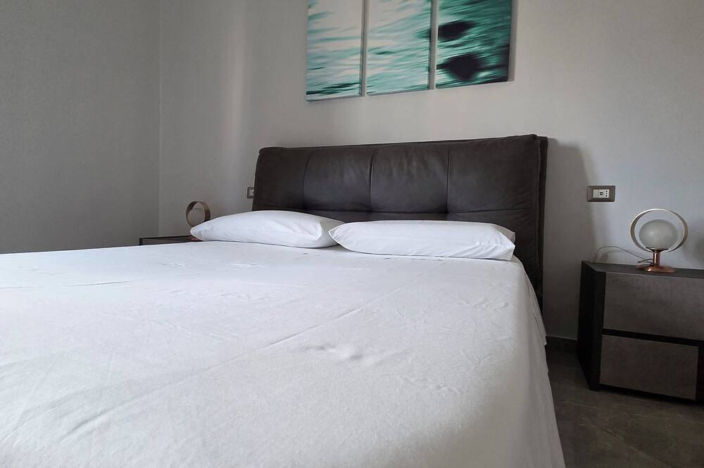 Geheel appartement, Pythagoras Apartment located in the main town square and close to the sea. in Crotone, Provincie Crotone