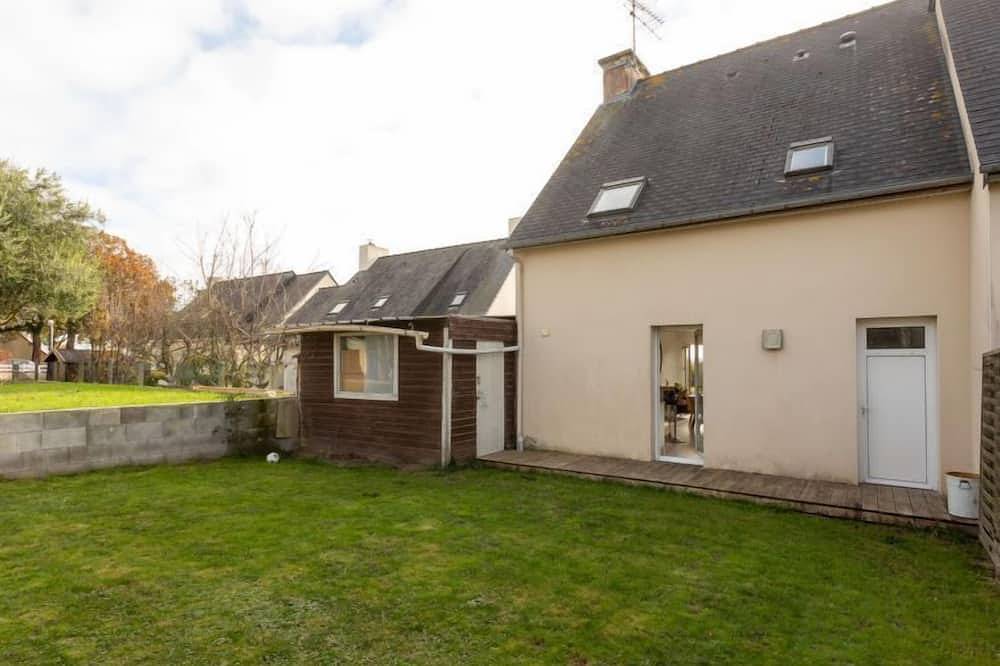Les Bouvreuils by Interhome in La Richardais, Saint-Malo region