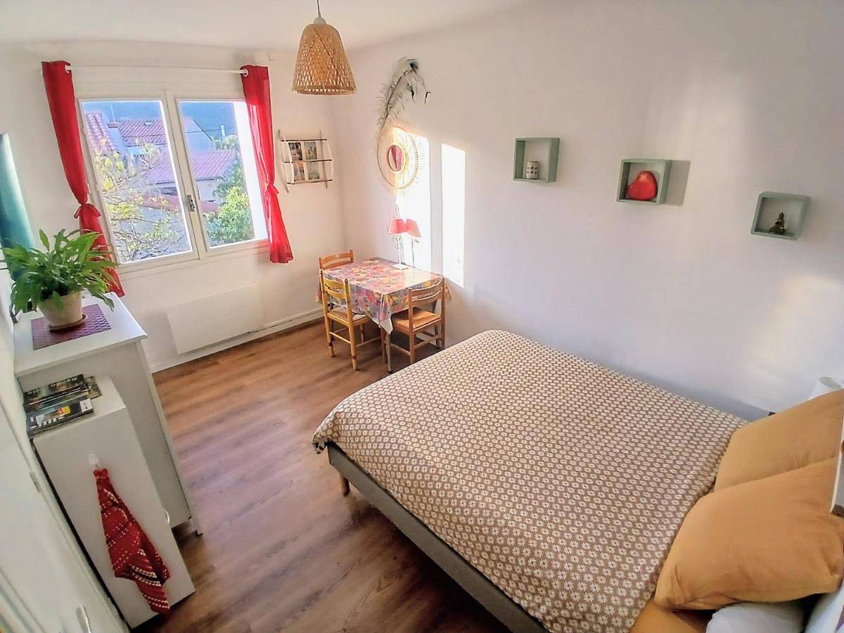 Appartement entier, Chambre indépendante - accès privé et autonome - proche centre ville in Prades, Région de Prades