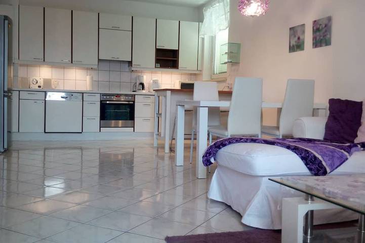 Ferienwohnung für 5 Personen, mit Balkon und Garten in Bezirk Mödling