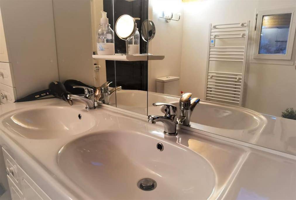 Appartement entier, Studio Apartment in Arbois (homonymie), Jura Francais