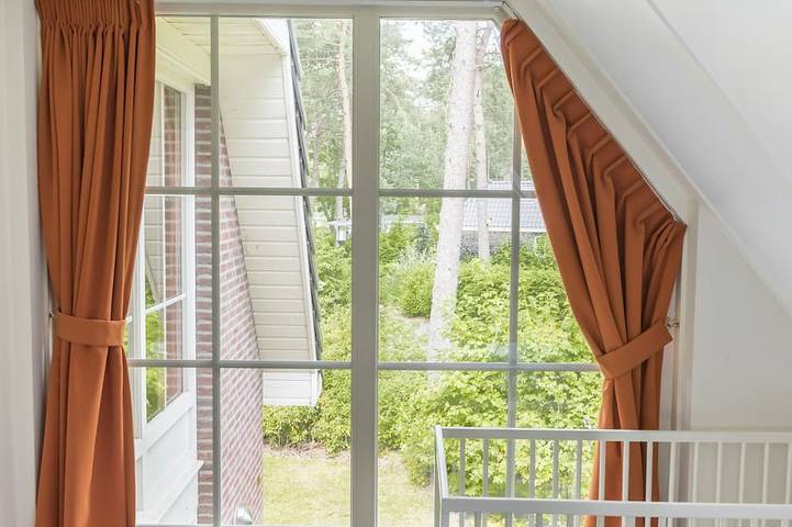 Una casa espaciosa y agradable en el bosque de Beekbergen. WiFi gratis. in Beekbergen, Veluwe