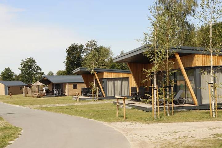 Bungalow für 4 Personen, mit Terrasse und Seeblick sowie Balkon/Terrasse in den Niederlande - 2