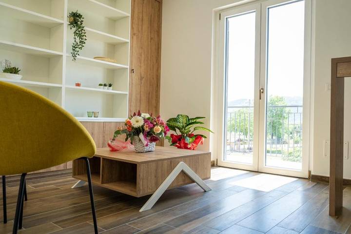 Casas e apartamentos de temporada para 2 pessoas, com Balcão e Terraço e ainda Jardim and Vista em Padula
