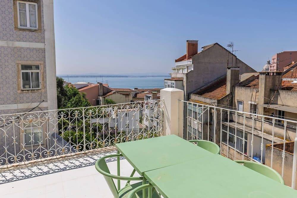 Holiday apartment in Lisbon from £319 per night