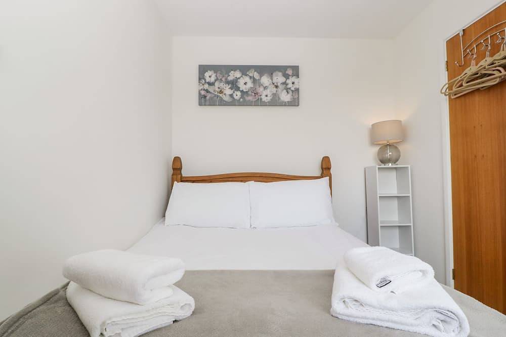 16 Mythern Meadow, pet friendly, with a garden in Bradford-On-Avon in Bradford on Avon, Wiltshire