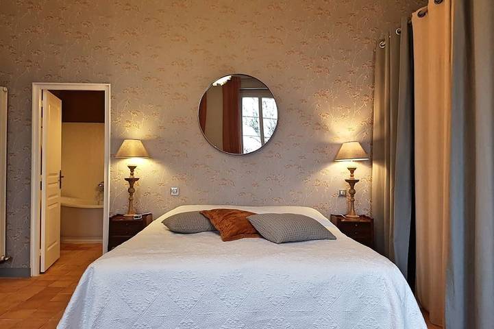 Location de vacances pour 8 personnes, avec jardin et terrasse à Sallebœuf - 2